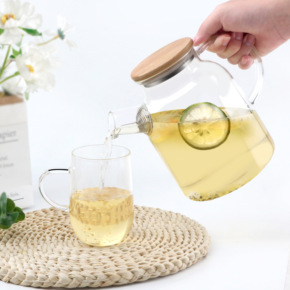 Glass pot with wooden lid