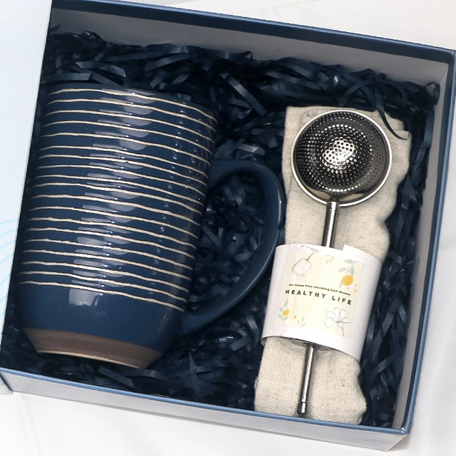 Summer-themed small gift box