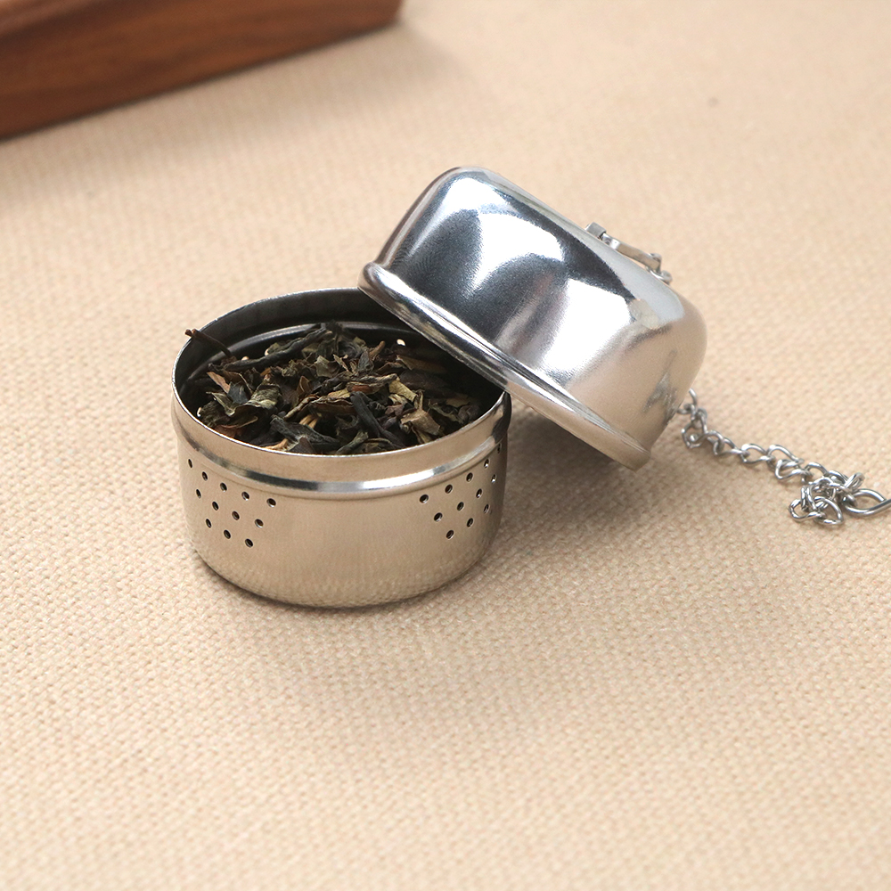 Cylindrical tea infuser with chain