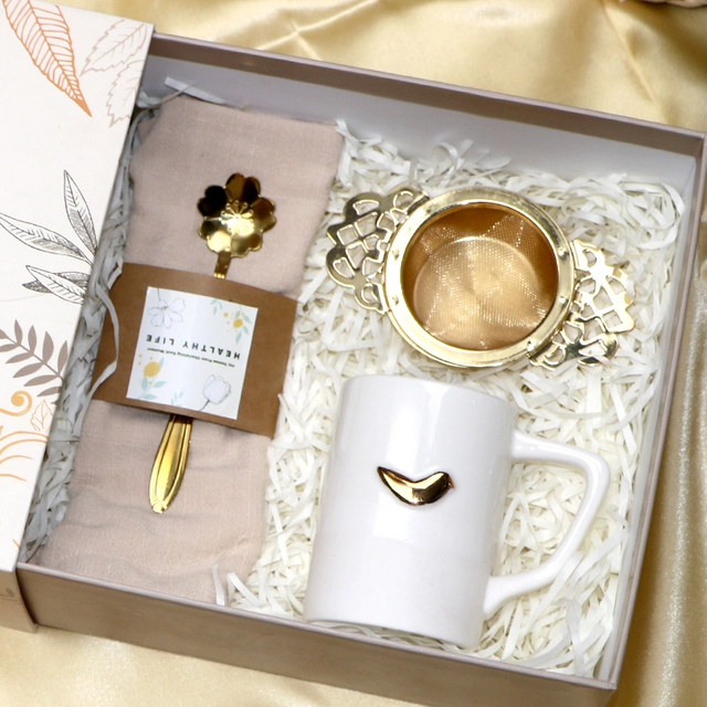 Autumn-themed small gift box