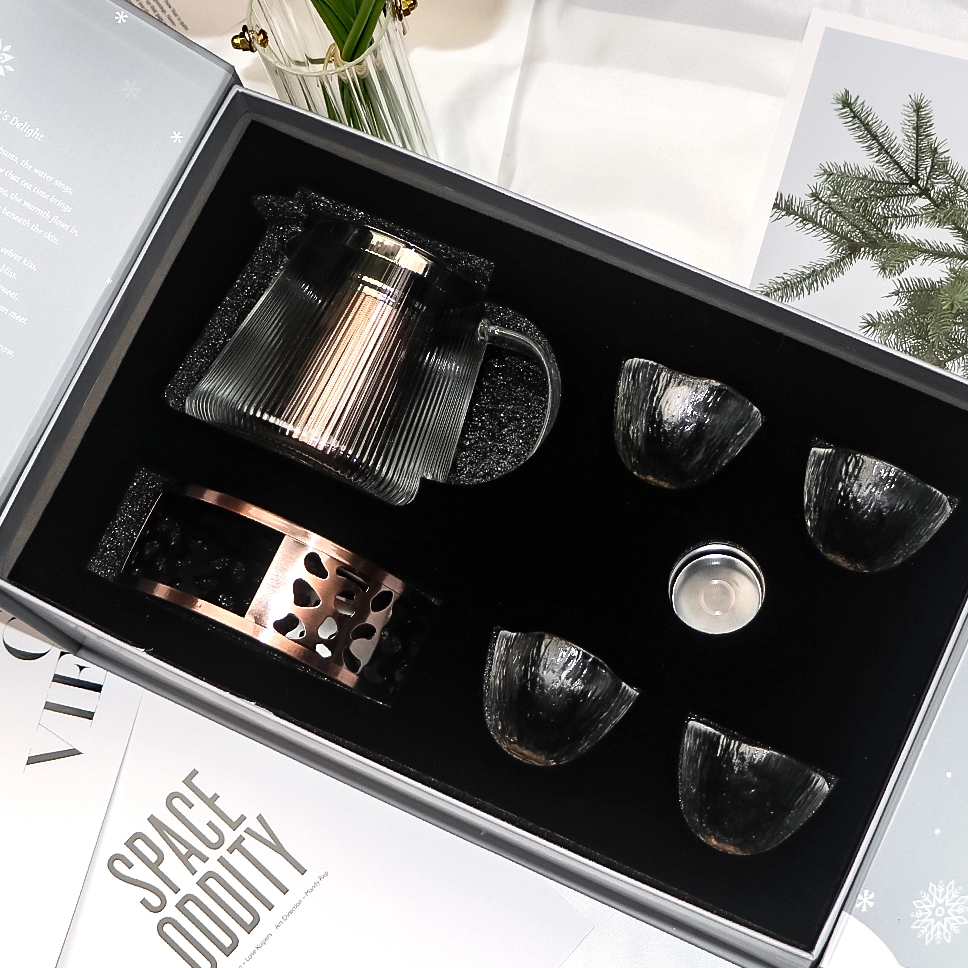 Winter bronze-colored tea brewing set