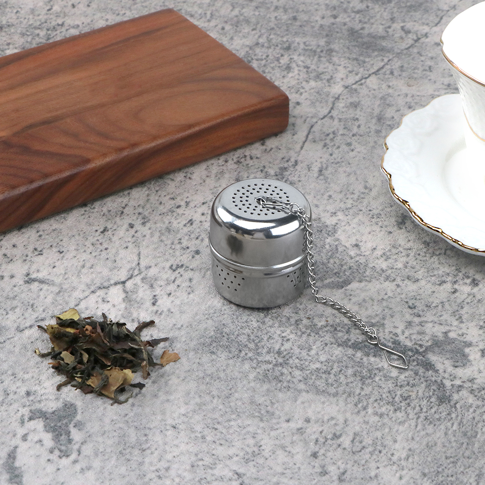 Cylindrical tea infuser with chain