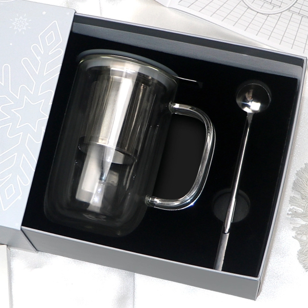 Winter-themed small gift box