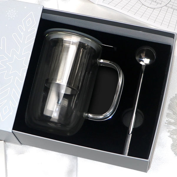 Winter-themed small gift box