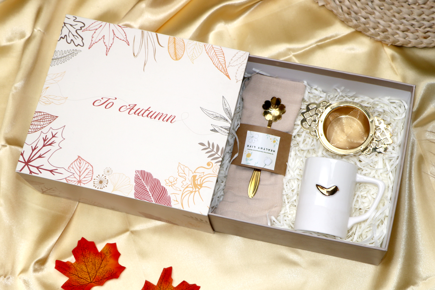 Autumn-themed small gift box