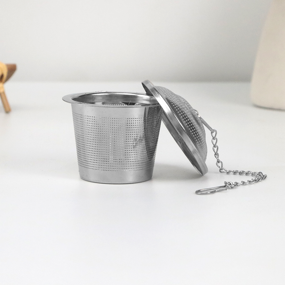 Basket tea infuser with chain