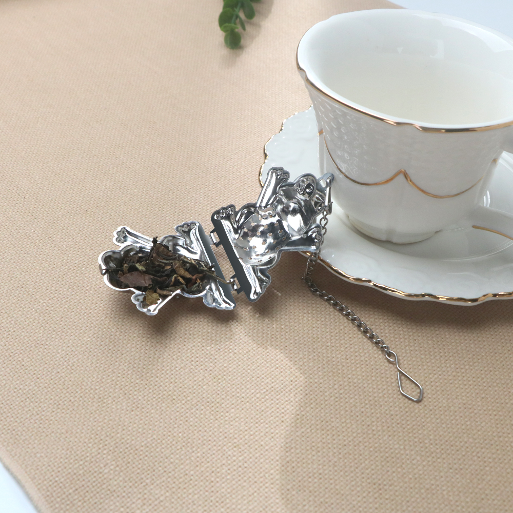 Frog shaped tea infuser with chain