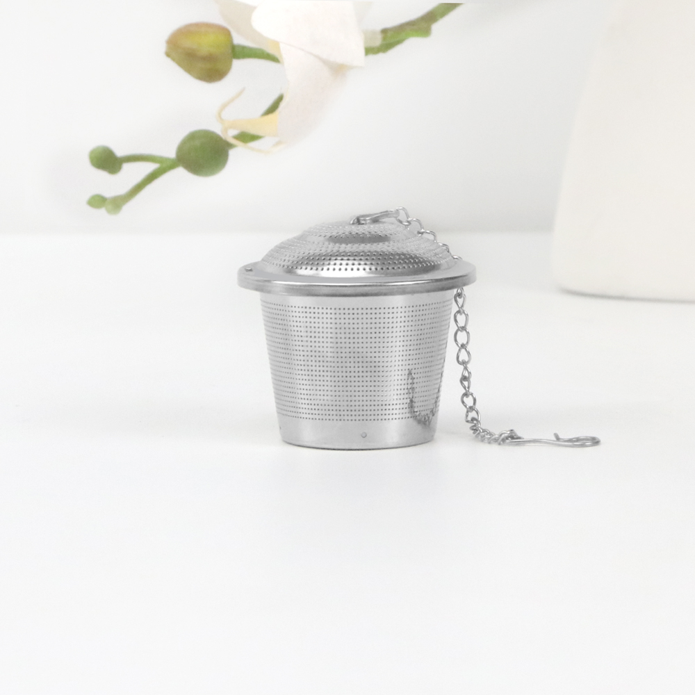 Basket tea infuser with chain